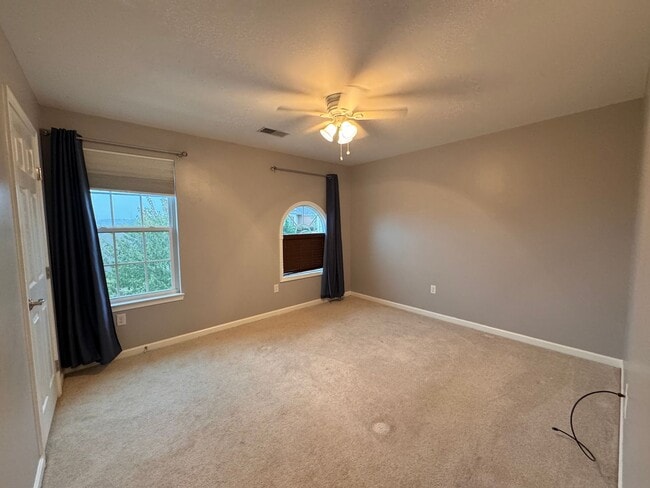 Building Photo - Beautiful 3 Bedroom town-home in Haymaker Pointe