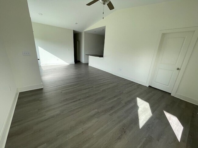 Building Photo - 5140/42 Chase Cir