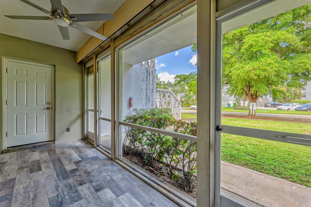 Building Photo - 400 S Luna Ct