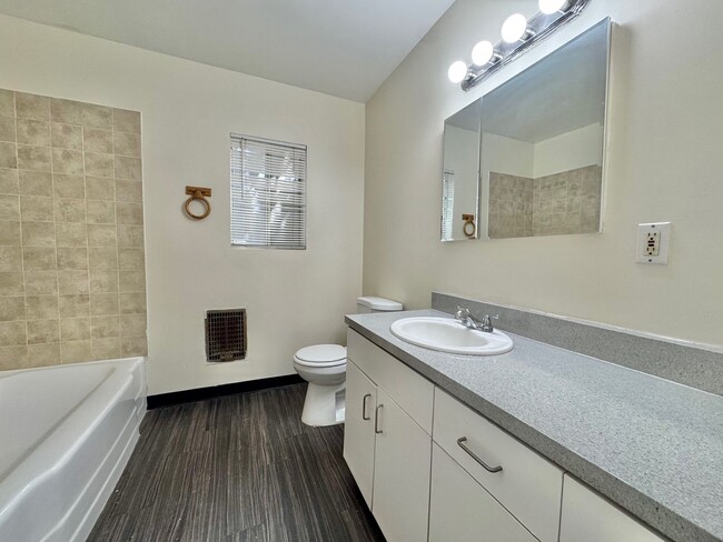 Building Photo - Spacious Pomona Home with Huge Backyard