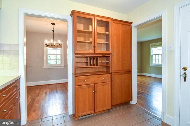 Building Photo - 510 N Nelson St