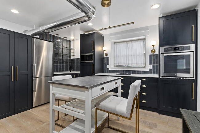 Building Photo - 276 E Broadway