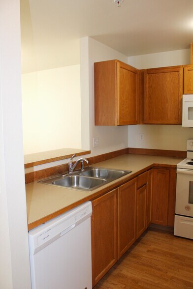 Building Photo - 48 Beacon Dr