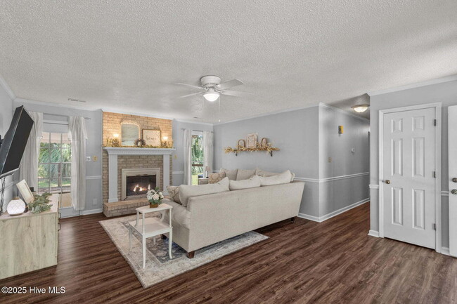 Building Photo - Beautiful 3 Bedroom, 2 Bath Home -135 Yate...