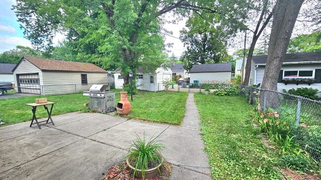 Building Photo - 3-Bedroom Oasis with 2 Full Baths in Saint Louis Park – 1,511 Sq. Ft. of Comfort 9/5.