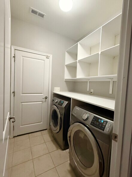 Building Photo - 6000 Fryars Gate Ct