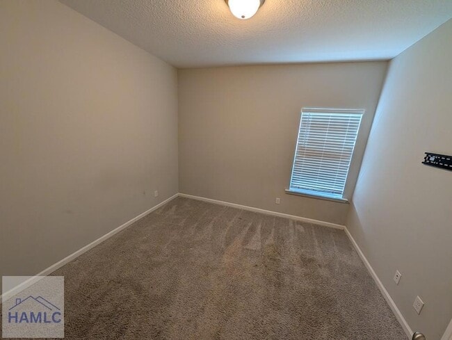 Building Photo - 29 Labrador Ln