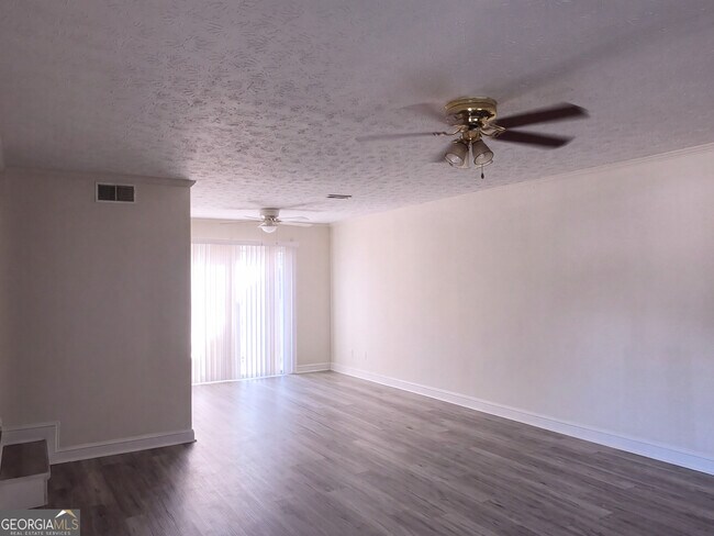 Building Photo - 120 Boley Dr