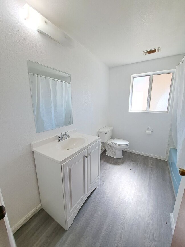 Building Photo - Don’t miss this wonderful opportunity to make this move-in-ready Phelan home yours!