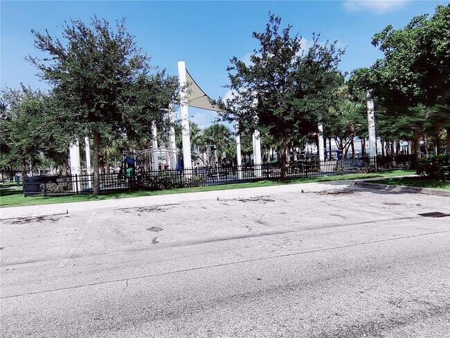 Building Photo - 805 NW 3rd Terrace