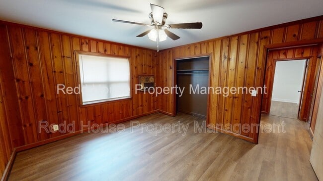 Building Photo - 107 Metcalf St