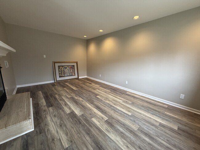 Building Photo - 1948 Henbert Rd