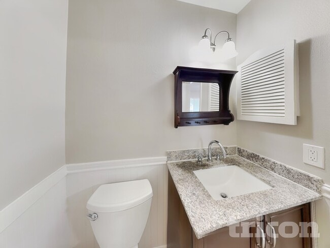 Building Photo - 12624 Eddington Rd