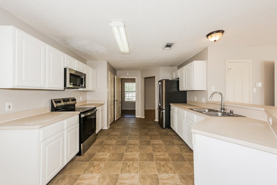Building Photo - 735 Cedarwood Dr