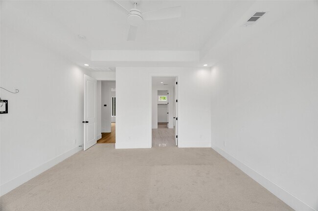 Building Photo - 15181 Frst Grv Dr