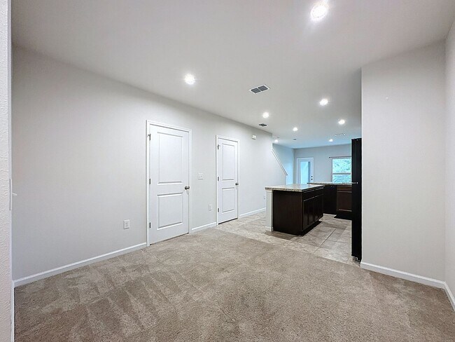Building Photo - 409 Sedgewick Dr