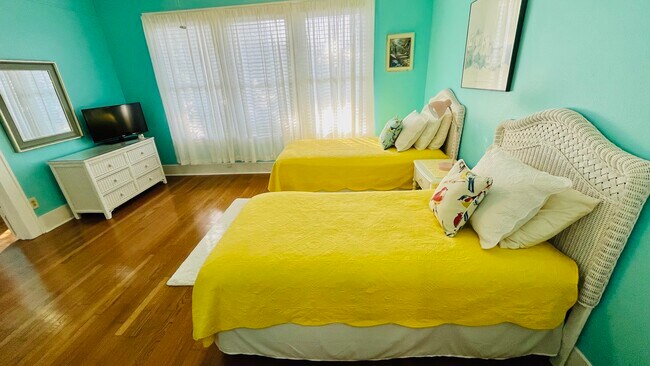 Building Photo - 4623 Avenue N 1/2 Rear