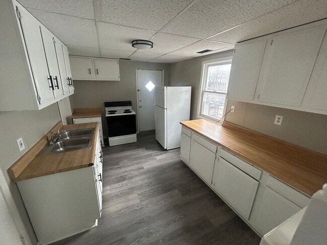 Building Photo - 535 Milton St