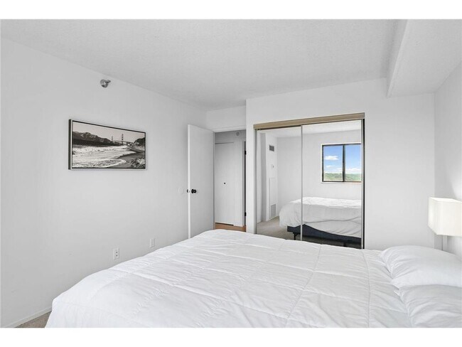 Building Photo - 78 10th St E