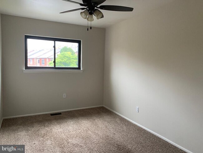 Building Photo - 118 Sycamore Ct