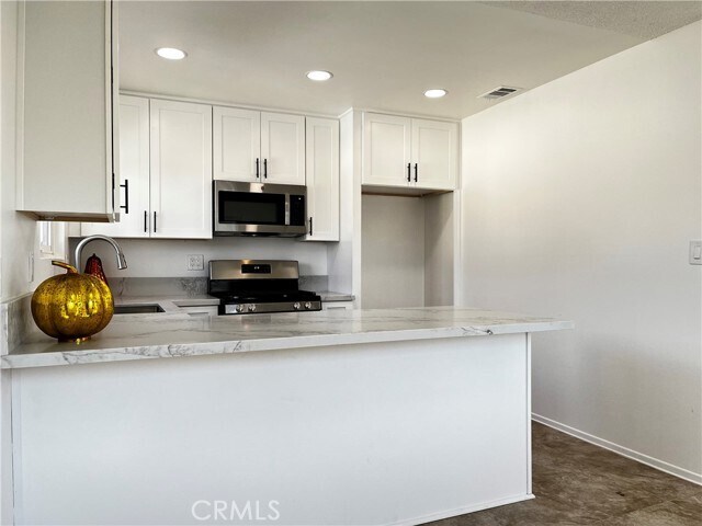 Building Photo - 7631 Amazon Dr
