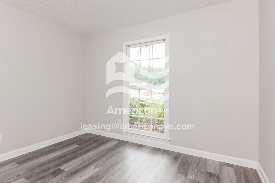 Building Photo - 4747 Falcon Ln