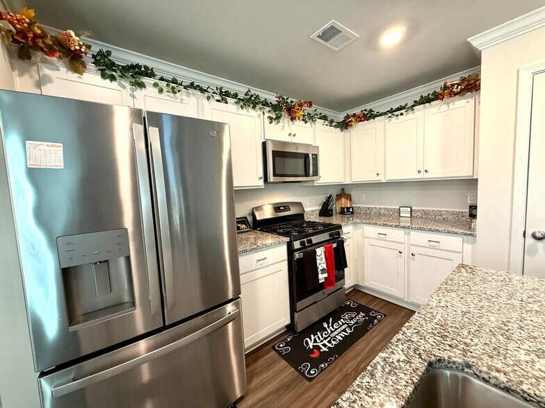 Building Photo - 2794 Prince Charles Ct