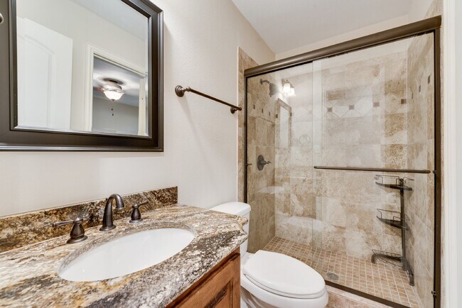 Building Photo - Spacious Elegance 5-Bed, 4.5-Bath Home with outside oasis