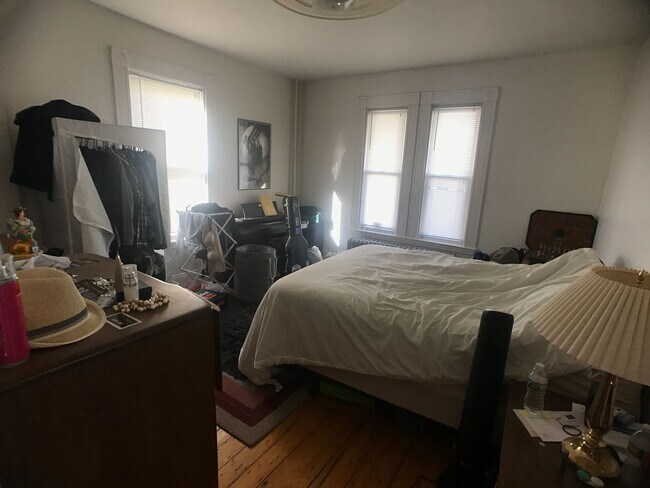 Building Photo - Allston 1bed / 1bath near BU available September 2026 $2400
