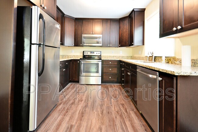 Building Photo - 2408 Francis St