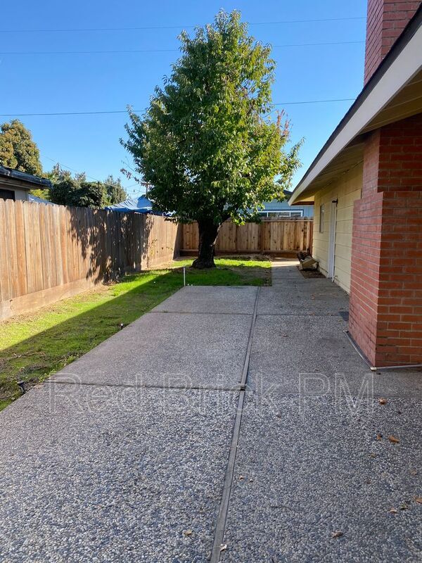 Building Photo - 2998 Sequoia Dr