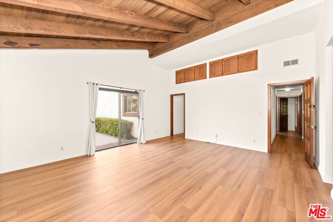 Building Photo - 3636 Malibu Country Dr