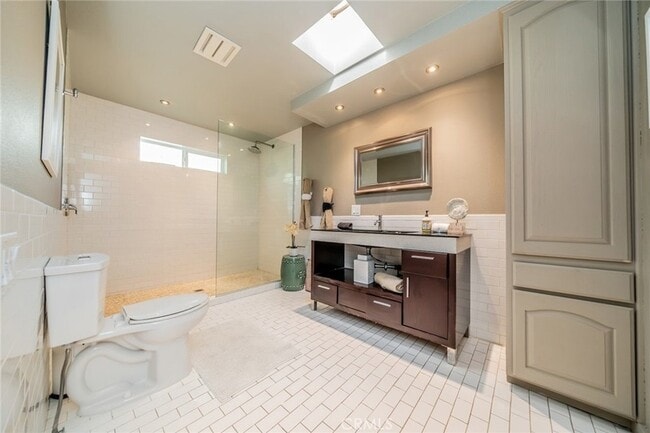 Building Photo - 1600 Palm Tree Dr