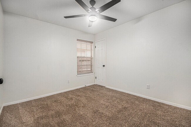 Building Photo - 14335 Fair Knoll Way