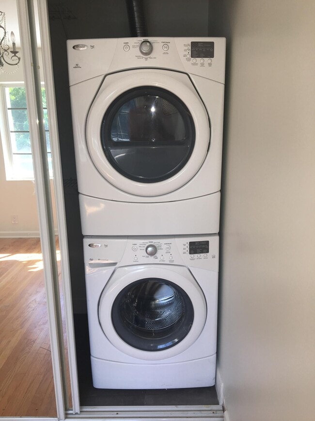 Building Photo - 27 E Rd