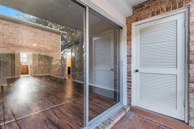 Building Photo - 4212 Lake Underhill Rd