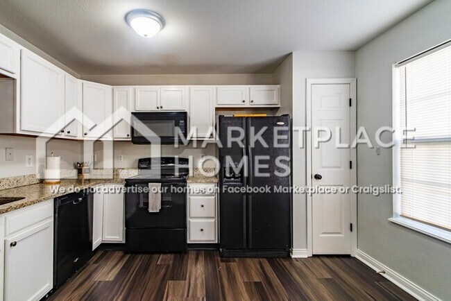 Building Photo - 3020 Skylar Ln