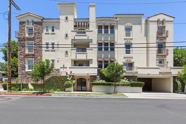Primary Photo - 4202 Whitsett Ave