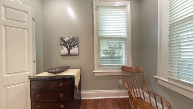 Building Photo - Well-Kept 2-Bedroom, 1-Bath Home in a Desirable Location!