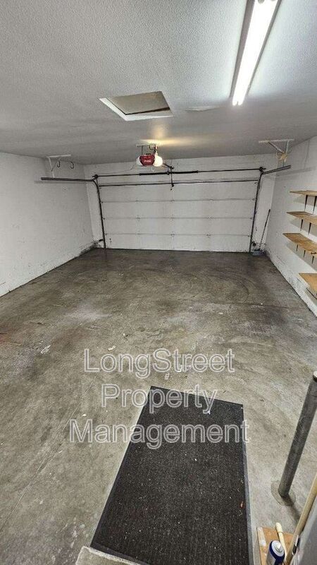 Building Photo - 2565 Burlington St NE