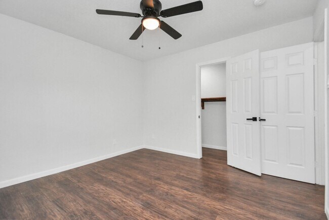 Building Photo - 262 De Boll St
