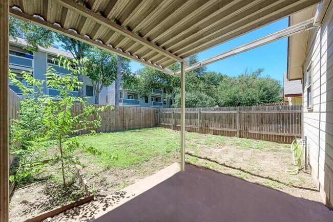 Building Photo - 12408 Deer Falls Dr
