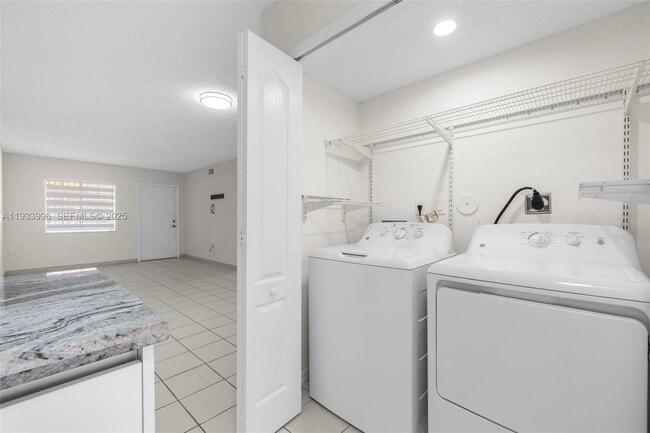 Building Photo - 2425 W 76th St