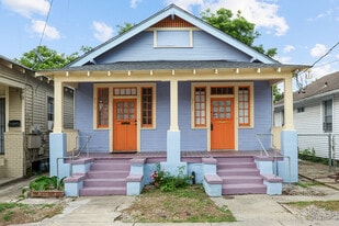 Building Photo - 2617 Dante St