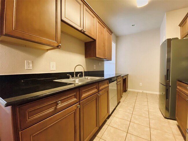 Building Photo - 2255 Braeswood Park Dr