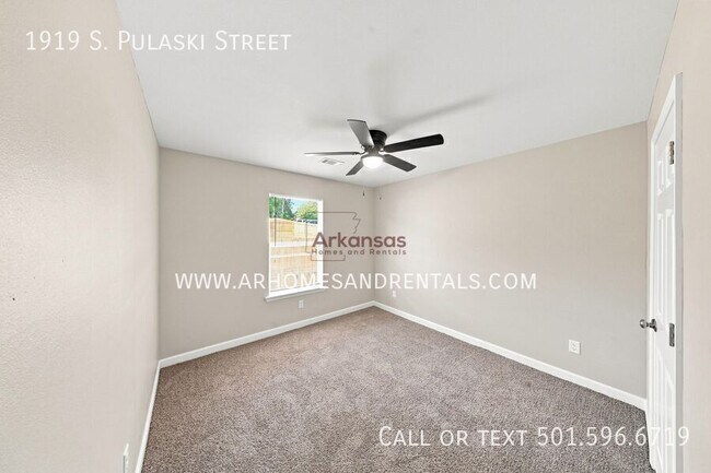 Building Photo - 1919 S Pulaski St