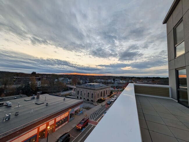 Building Photo - 55 N Main St