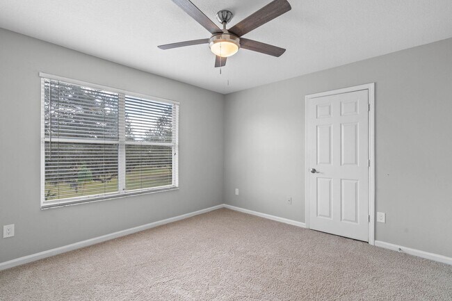 Building Photo - HUNTINGTON POINTE - 4 bd • 2.5 ba • 2,142 ...