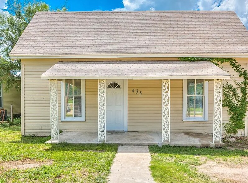 Front of Home - 435 Preusser St