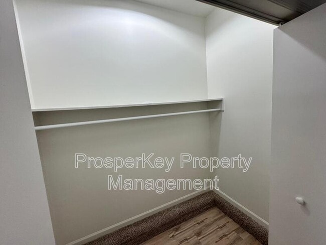 Building Photo - 3622 Vivian Ln